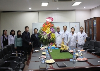 [:vi]Lãnh đạo Hội đồng nhân dân TP Hà Nội thăm và chúc mừng Bệnh viện Mắt quốc tế DND nhân ngày Thầy thuốc Việt Nam 27/2[:]