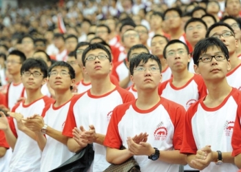 càng ngày càng nhiều người bị cận thị