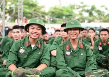 [:vi]Ước mơ được đứng vào hàng ngũ Quân đội của Tạ Văn Thưởng[:]