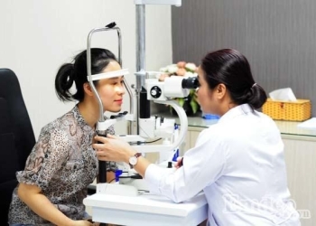 [:vi]Sau mổ cận thị vẫn phải làm việc với máy tính có lo bị tái cận?[:]