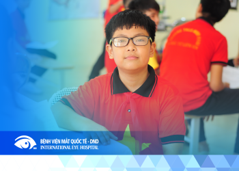 [:vi]Quá nửa các bạn học sinh trường THCS Minh Khai đeo kính không đúng độ khúc xạ[:]