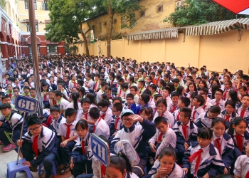 [:vi]Mắt sáng tới trường – khám, tư vấn mắt miễn phí cho hơn 500 bạn học sinh tại THCS Lê Ngọc Hân[:]