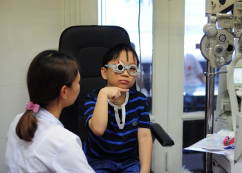 [:vi]Cận thị mà không đeo kính, coi chừng nhược thị[:]