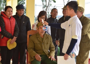 [:vi]Bệnh viện mắt Quốc tế DND khám tình nguyện hỗ trợ các gia đình chính sách tại thanh hóa [:]