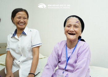 [:vi]Trái tim nóng người bác sĩ sưởi ấm lòng hơn 300 bệnh nhân nghèo[:]