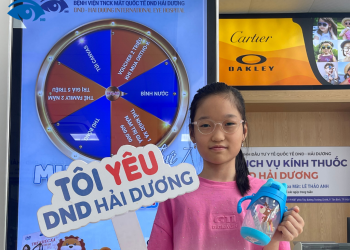 Các bạn nhỏ hào hứng với “Vòng quay may mắn” tại DND Hải Dương