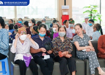 Chương trình "Khám khúc xạ miễn phí"