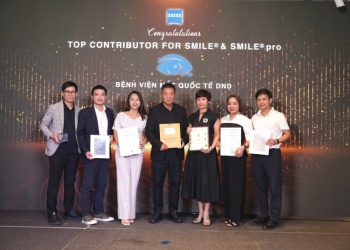 Bác sĩ Nguyễn Đăng Dũng nhận giải thưởng danh giá từ Carl Zeiss: “Phẫu thuật viên tiên phong mổ Smile tại Việt Nam”