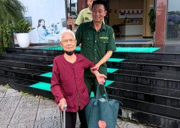 DND Hải Dương đồng hành cùng người cao tuổi trong những ngày mưa