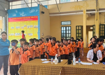 DND HẢI DƯƠNG ĐỒNG HÀNH CÙNG TIỂU HỌC VÀ THCS ĐÔNG XUYÊN KHÁM KHÚC XẠ HỌC ĐƯỜNG