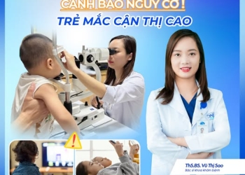 Đừng chủ quan khi trẻ ngồi sát TV – Dấu hiệu cảnh báo cận thị sớm ở trẻ nhỏ